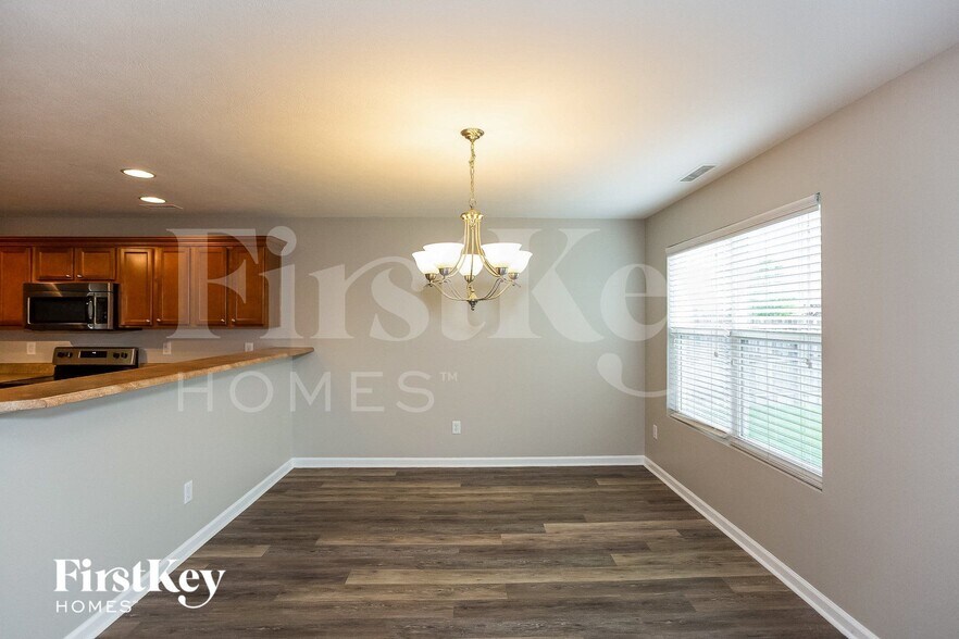 Building Photo - 15490 Farmland Ct