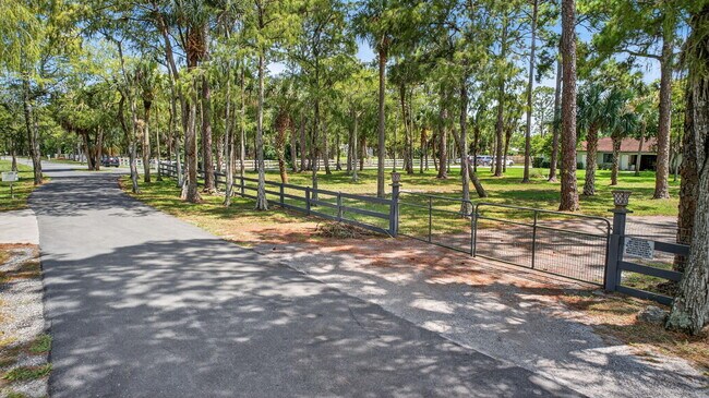 Building Photo - 17218 Shetland Ln