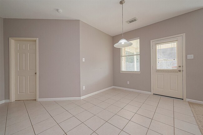 Building Photo - 5203 Heatherdawn Ct