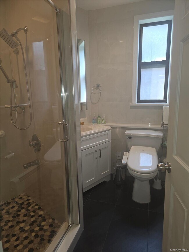 Building Photo - 42-20 Kissena Blvd
