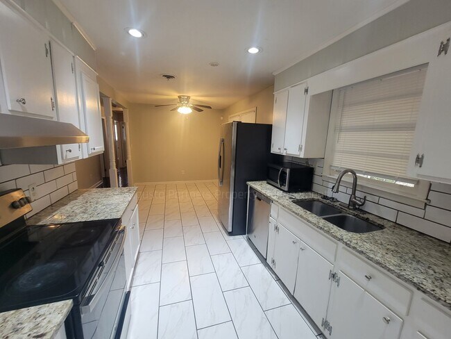 Building Photo - 2614 Glenn Hills Dr
