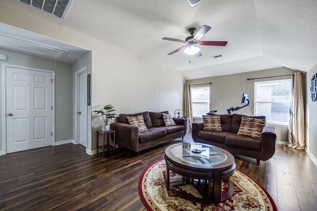 Building Photo - 4 Bedroom/3 Bathroom  Aviara Subdivision