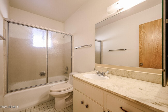 Building Photo - 2324 West Myrtle Ave