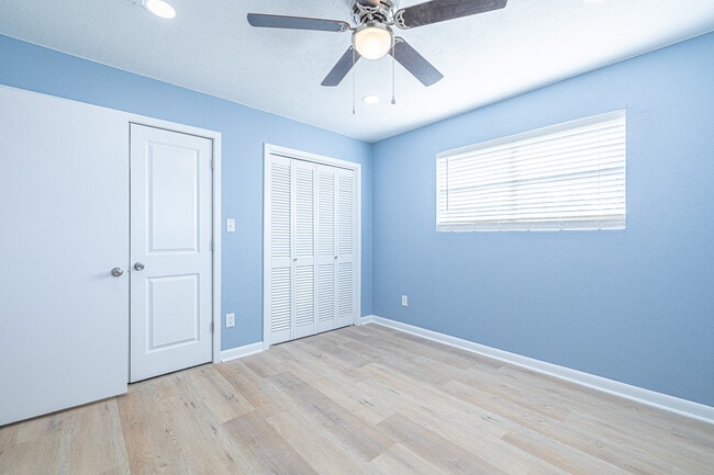 Building Photo - 707 Norwood Ln