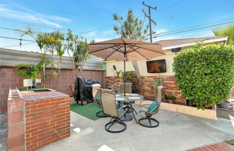 Building Photo - 10337 Garfield Ave