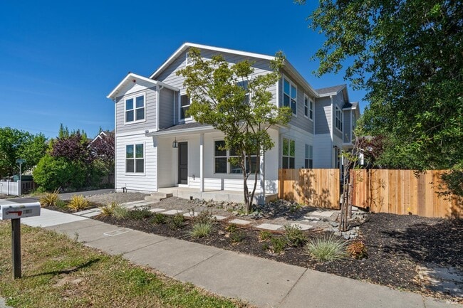 Building Photo - 109 Paul Wittke Dr
