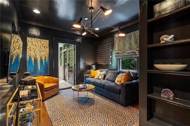 Building Photo - 663 Yorkshire Rd NE