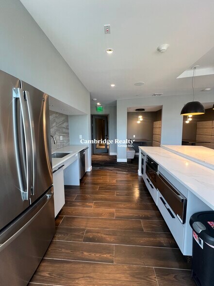 Building Photo - 12 Central St