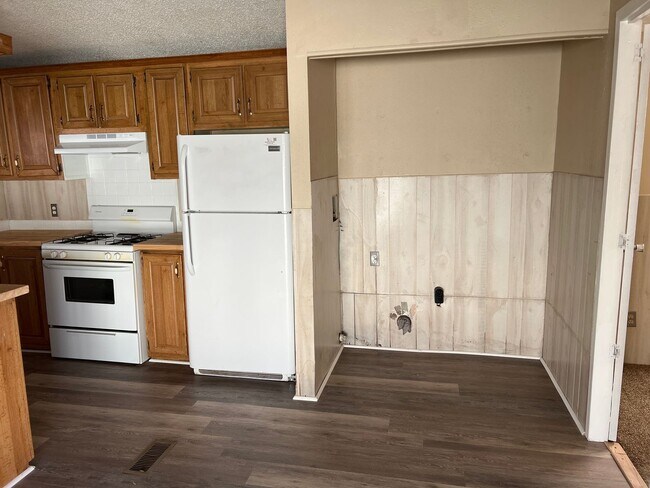 Building Photo - In the KEYS ... Open Floor plan 3 bedroom 2 bathroom