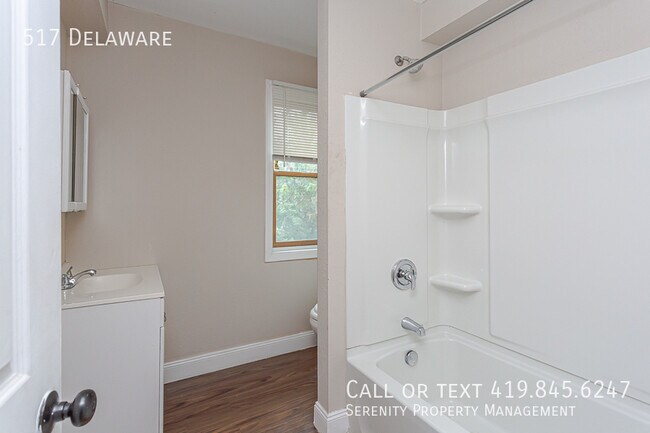 Building Photo - 517 Delaware-