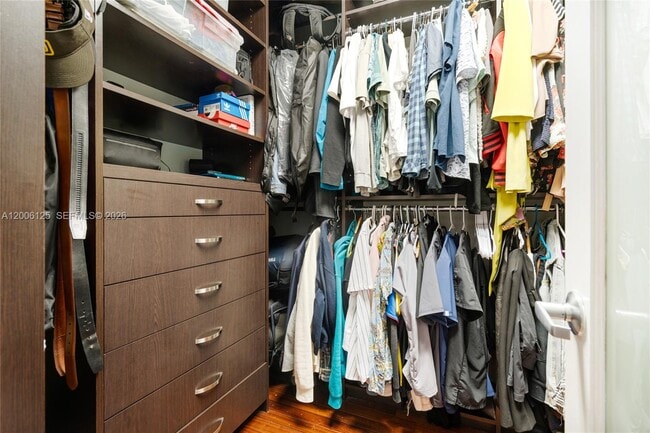 Building Photo - 600 NE 36th St