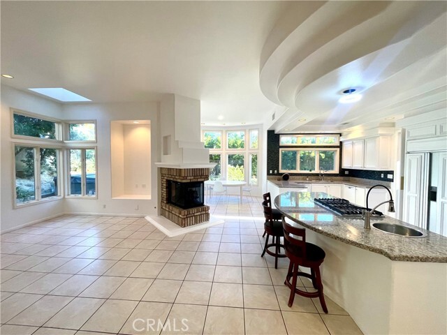 Building Photo - 6 Emerald Glen