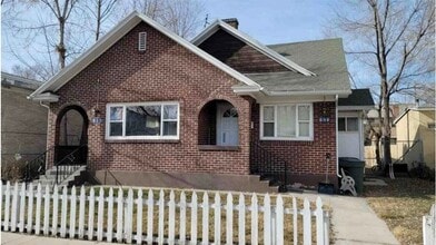 Building Photo - 812 Blair St