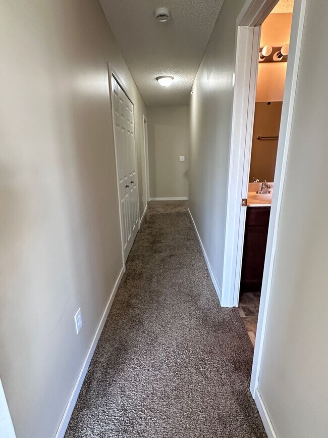 Building Photo - Champlin Corner Unit Town Home, 2 Car Garage, Dishwasher, Washer/Dryer, Balcony