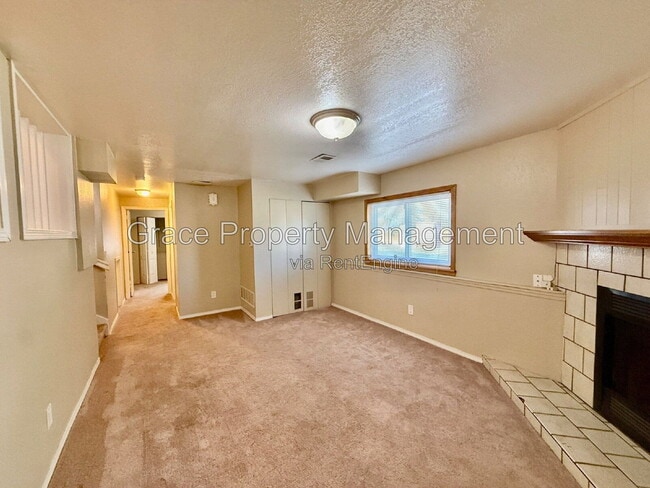 Building Photo - 405 S 28th Ln