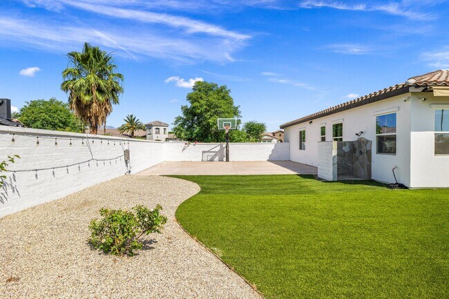 Building Photo - 49636 Constitution Dr