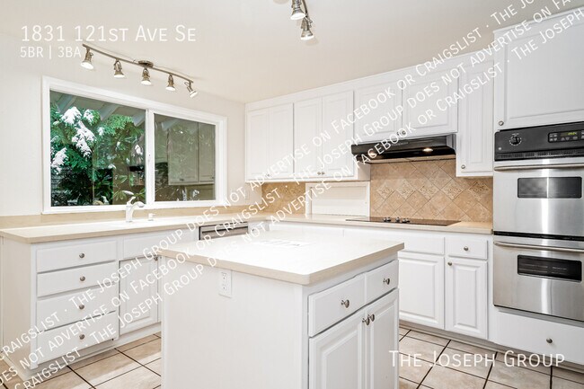 Building Photo - 1831 121st Ave SE