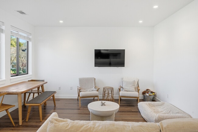 Building Photo - 259 Almond St