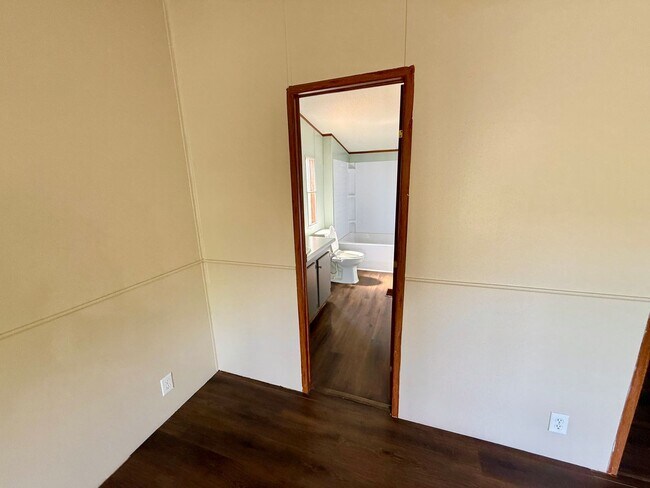 Building Photo - 2948 Ellejoy Rd