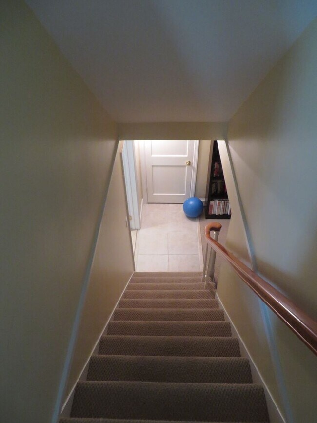 Building Photo - This home has so much to offer! MUST SEE!