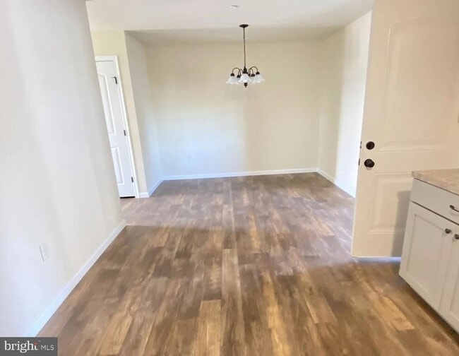 Building Photo - 20 Skip Ln