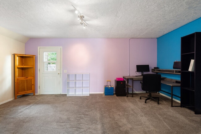 Building Photo - 13040 SW Caddy Pl