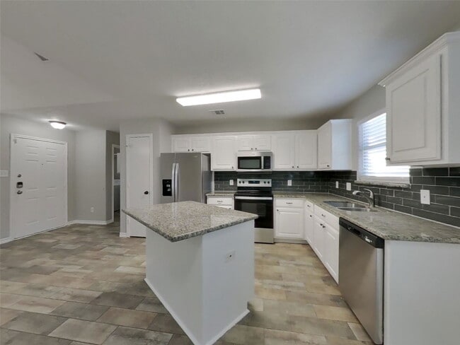 Building Photo - 16229 Summerset Estates Blvd