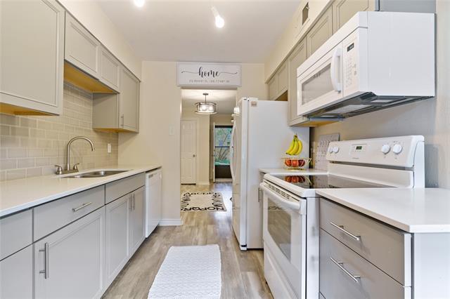 Building Photo - 7707 Meadow Park Dr