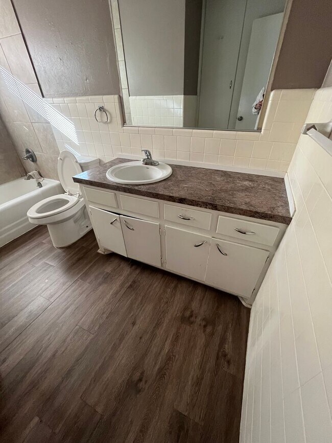 Building Photo - 1622 58th St