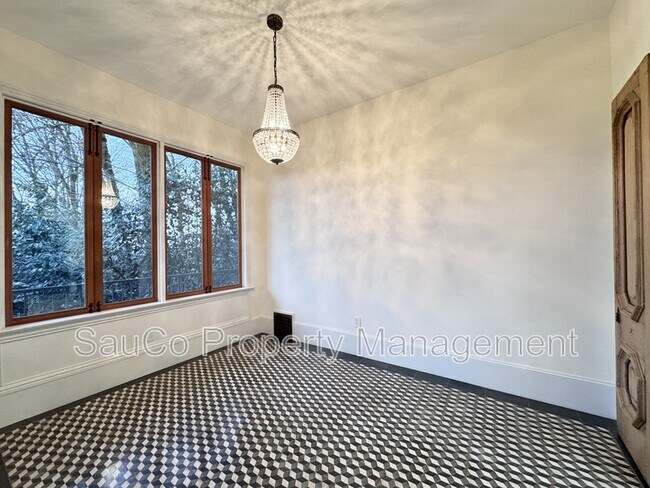 Building Photo - 1980 SW Terrace Dr