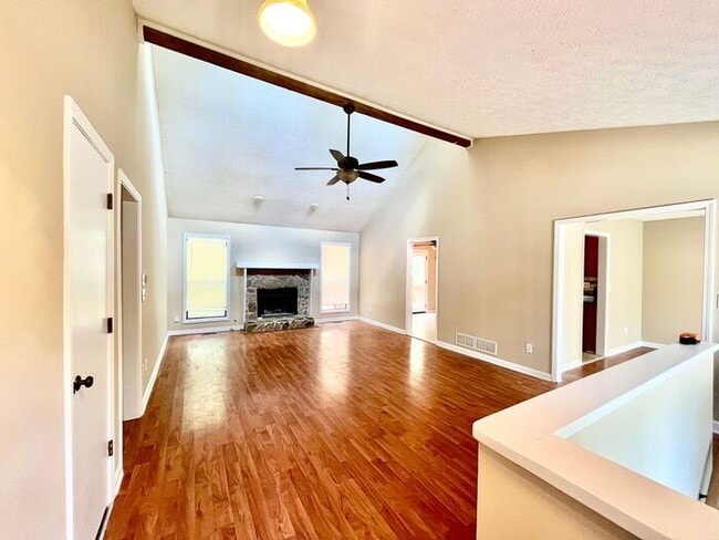 Building Photo - 384 McKees Rock Ln