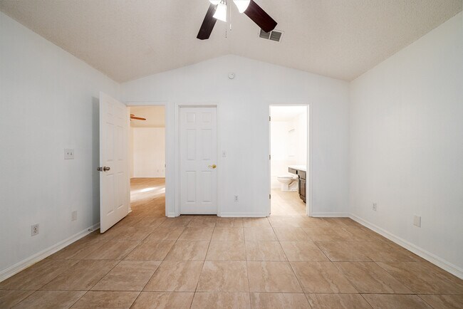 Building Photo - 10478 Sun Villa Blvd