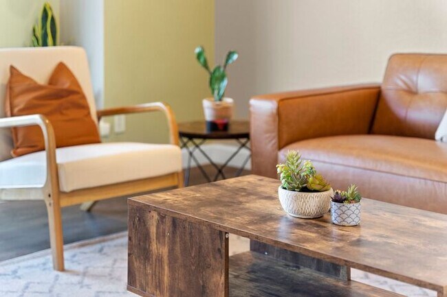 Building Photo - UN-FURNISHED!! 3 Bedroom/ 2Bath in Heart of Scottsdale!!