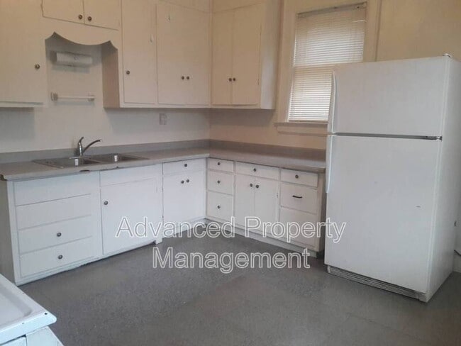 Building Photo - 3225 W McKinley Blvd