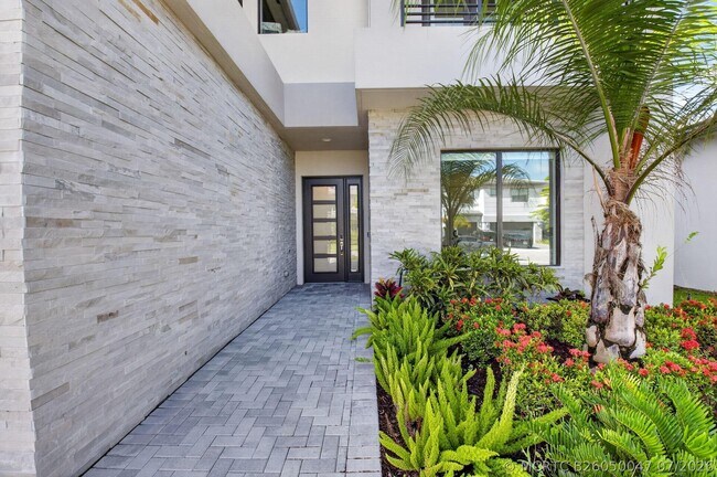 Building Photo - 8270 Essex Country Clb Dr