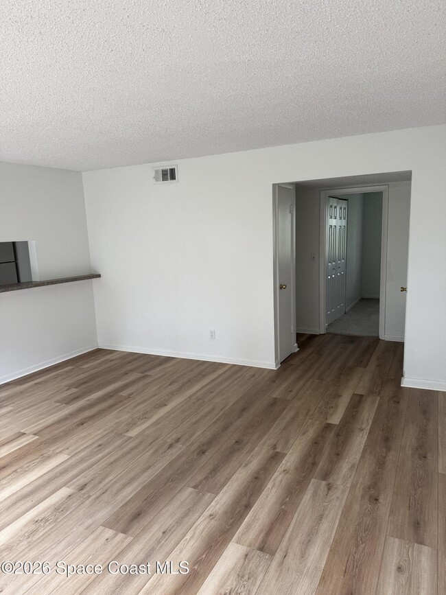 Building Photo - 421 Mercury Ave SE