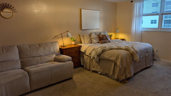 Building Photo - 1501 S Ocean Dr