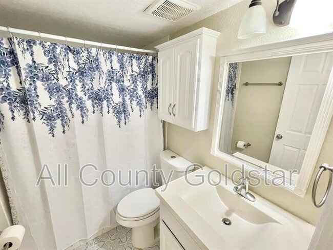 Building Photo - 19505 Quesada Ave