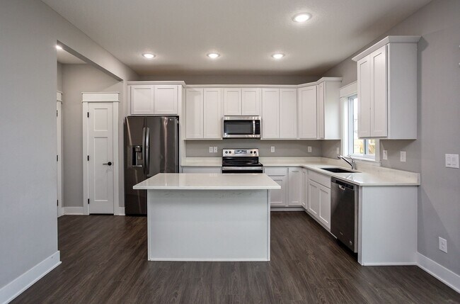 Building Photo - Like-New 4-Bedroom Home in Heritage Park –...