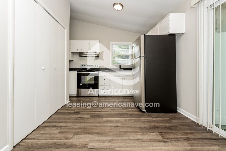 Building Photo - 2143 Snellings Dr