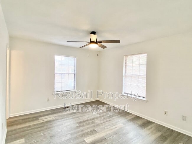 Building Photo - 393 Jury Ln