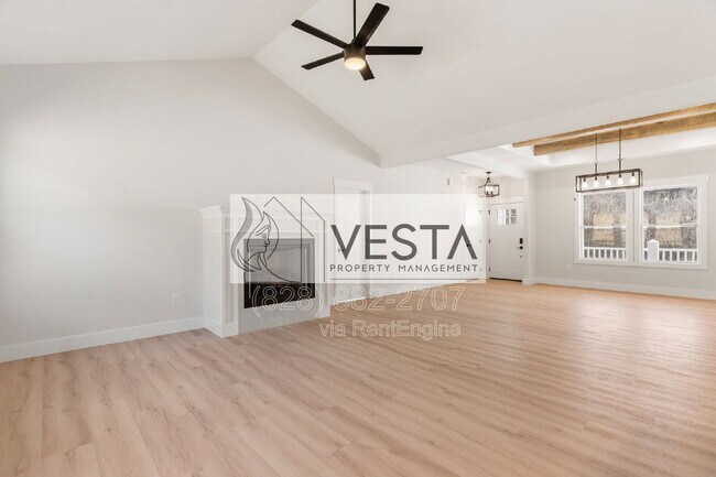 Building Photo - 11 Apple Meadow Ln