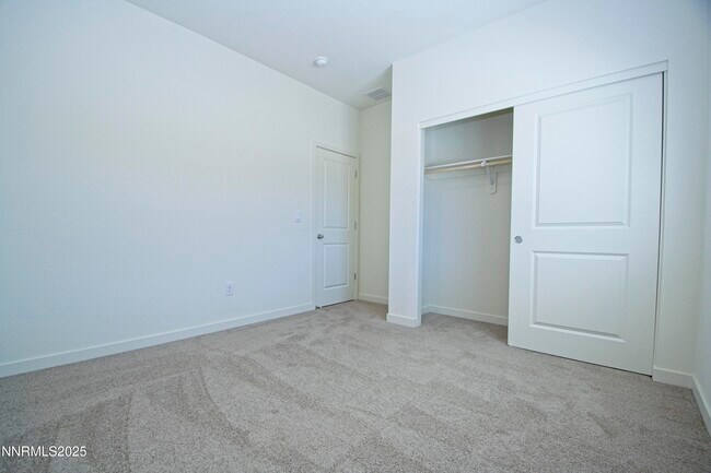 Building Photo - 843 Orchard Rock Dr