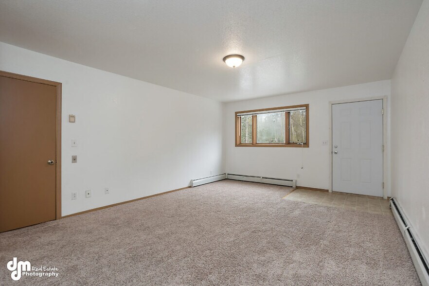 Building Photo - 1180 N Elsinore Ave