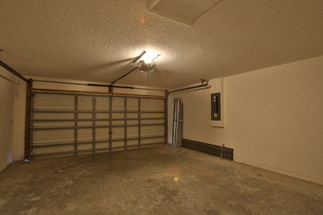 Building Photo - 13 Zoeller Ct