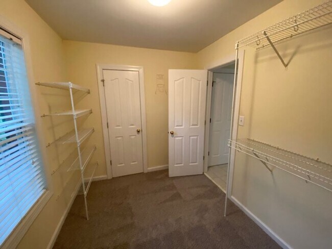 Building Photo - 506 Eagle Pointe Dr
