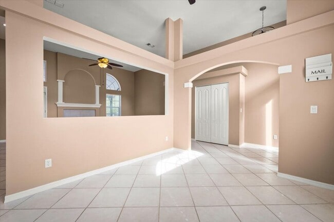 Building Photo - Beautiful 4BR Home with Fireplace, Screene...