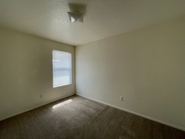 Building Photo - 1706 Tanner Cir