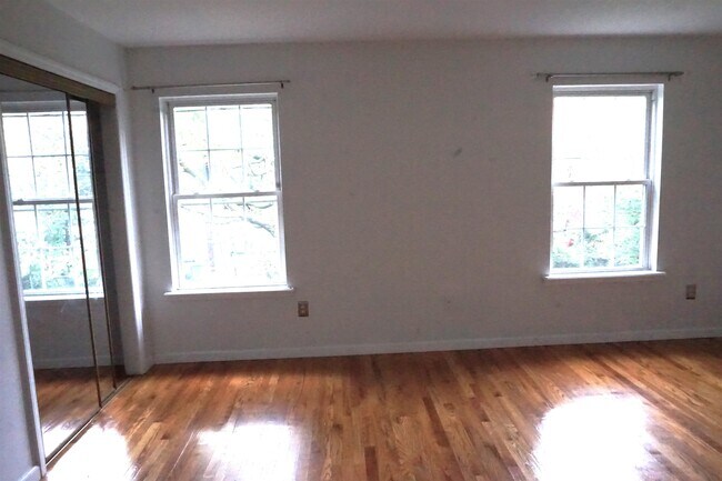 Building Photo - 342 Forrest St