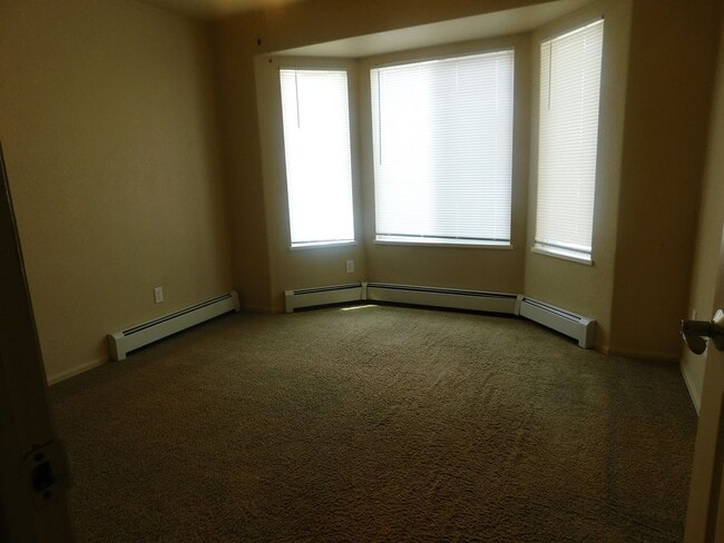 Building Photo - Home in Dove Creek Subdivision